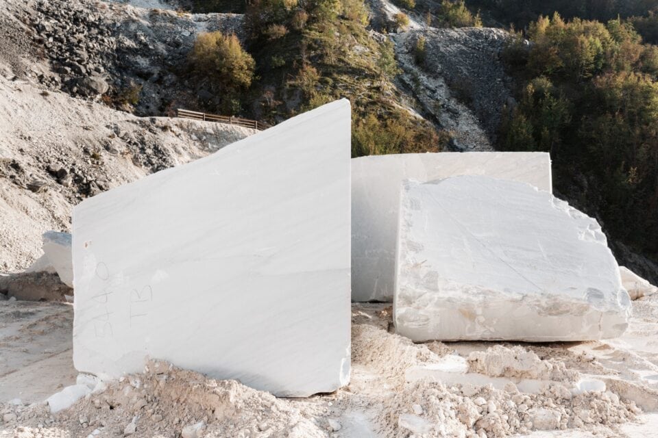 blocchi di marmo di cava valsora